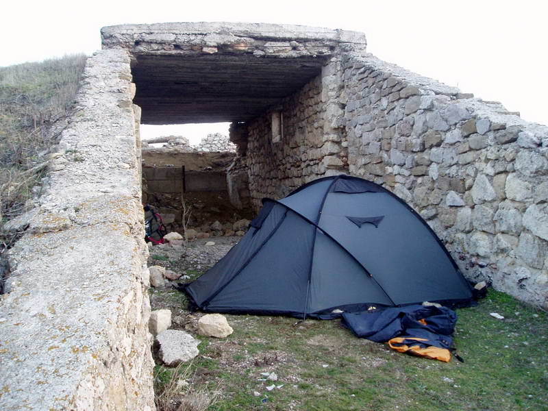палатка в бункере